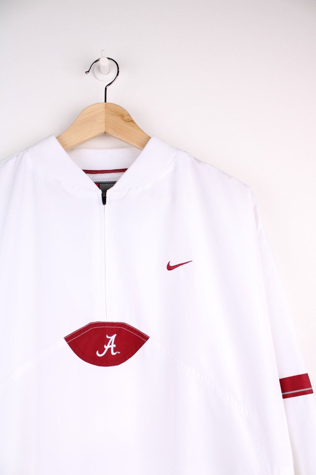 Alabama Crimson Tide  Windbreaker in a  colourway, quarter zip up and has a big pouch pocket, and the logos embroidered on the front.