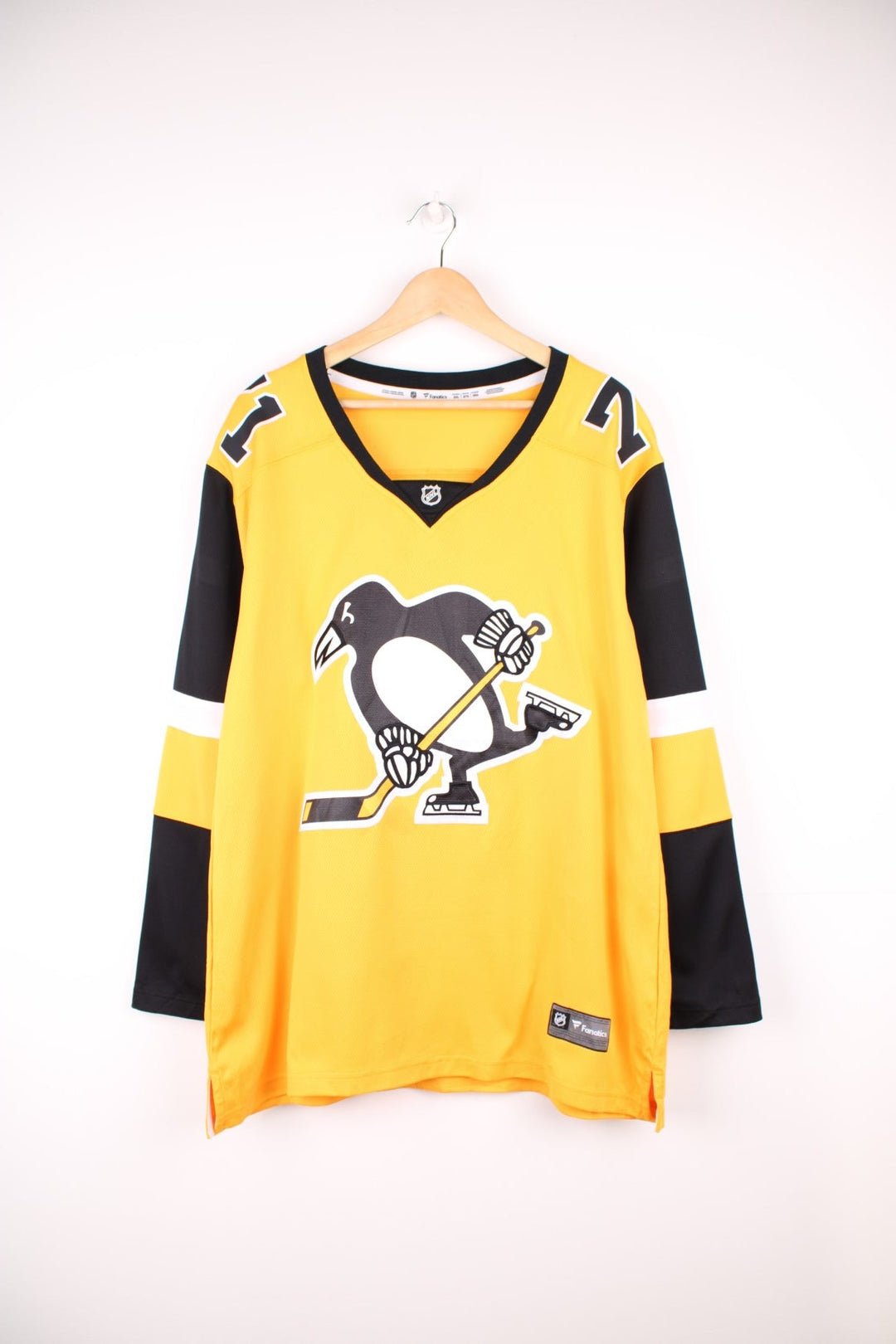 NHL Pittsburgh Penguins, Malkin 71 Hockey Jersey in a yellow and black colourway. 