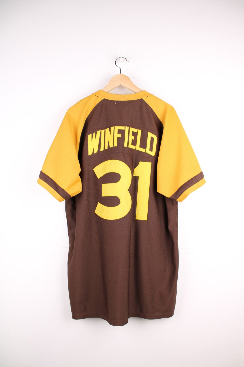 1978 San Diego Padres MLB Mitchell & Ness Jersey in brown with yellow accents, embroidered team logos on the front and sleeves and no.31 Winfield on the back.