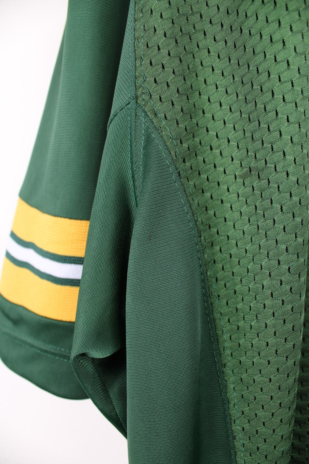 Nike Green Bay Packers, Mathews #52 NFL jersey. Features embroidered 52 on the front, back and sleeves. 