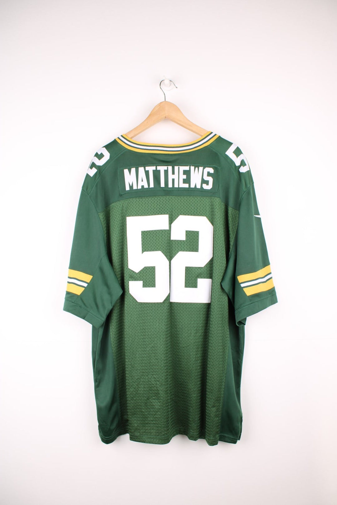 Nike Green Bay Packers, Mathews #52 NFL jersey. Features embroidered 52 on the front, back and sleeves. 