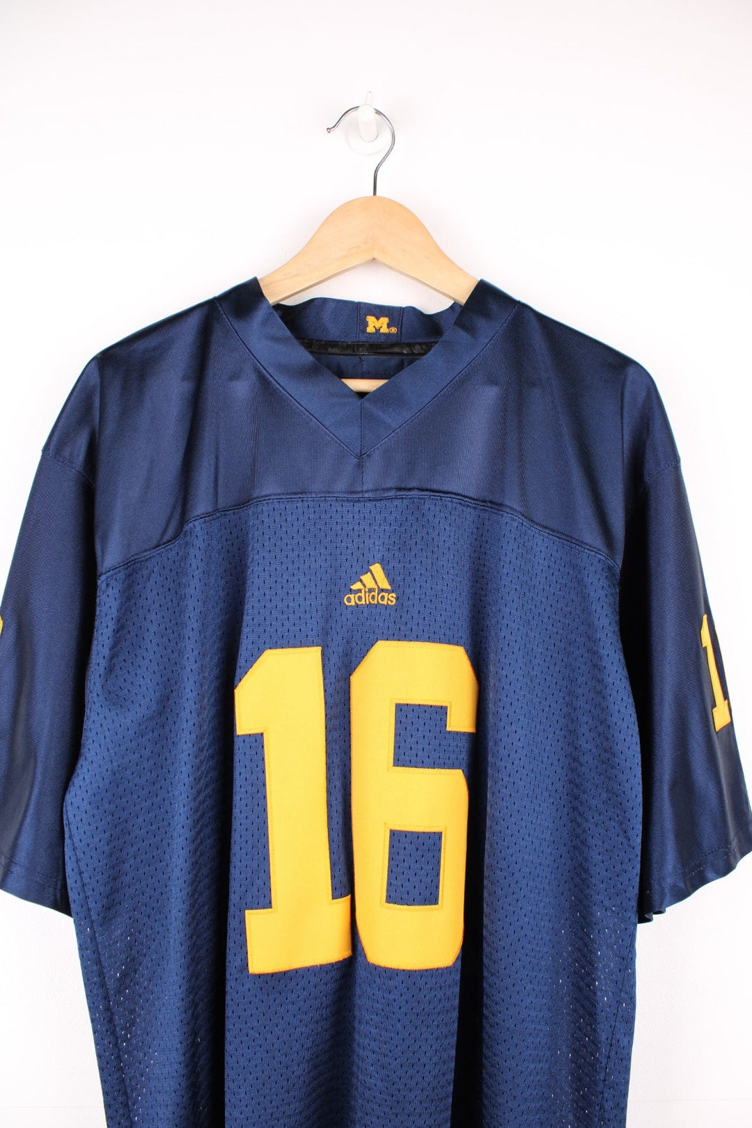 Michigan Wolverines, D.Robinson 16, Adidas Jersey in a blue and yellow colourway. Features embroidered 16 on the front and back. 