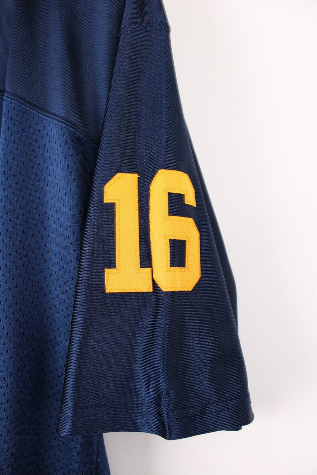 Michigan Wolverines, D.Robinson 16, Adidas Jersey in a blue and yellow colourway. Features embroidered 16 on the front and back. 