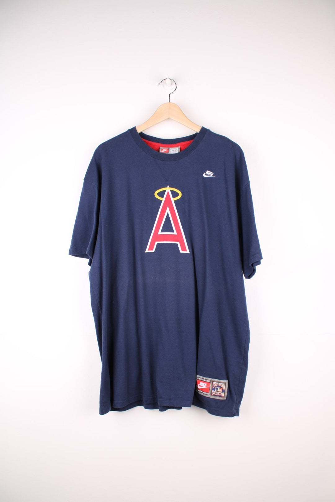 Nike Anaheim Angeles MLB T-Shirt in a navy blue colourway with the team and nike logo embroidered on the front. 