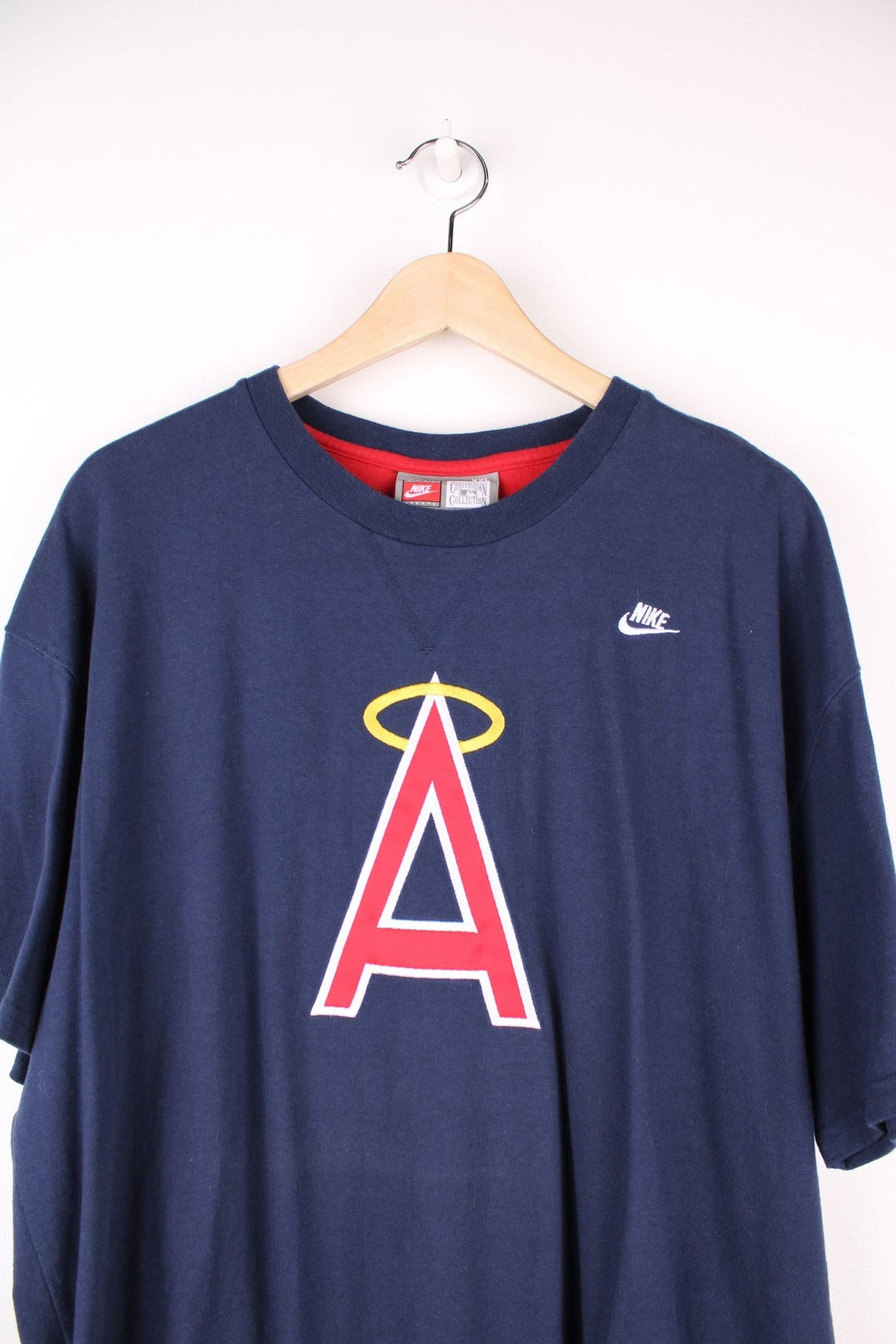 Nike Anaheim Angeles MLB T-Shirt in a navy blue colourway with the team and nike logo embroidered on the front. 