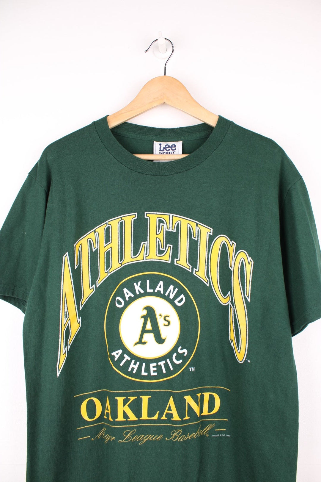 1998 Oakland Athletics MLB T-Shirt in the green, yellow and white team colourway and has the logo and spell out printed on the front. 