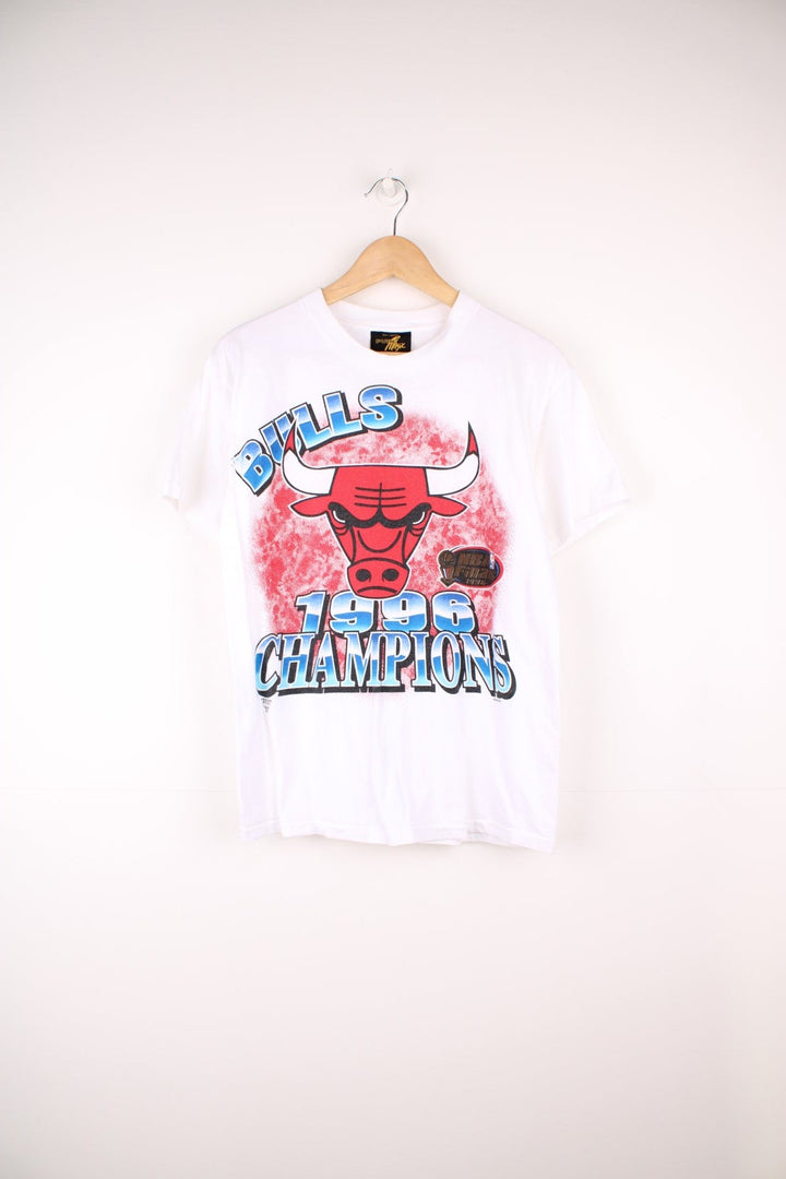 1996 Chicago Bulls NBA Champions T-Shirt in a white colourway with the team logo and spell out printed on the front.