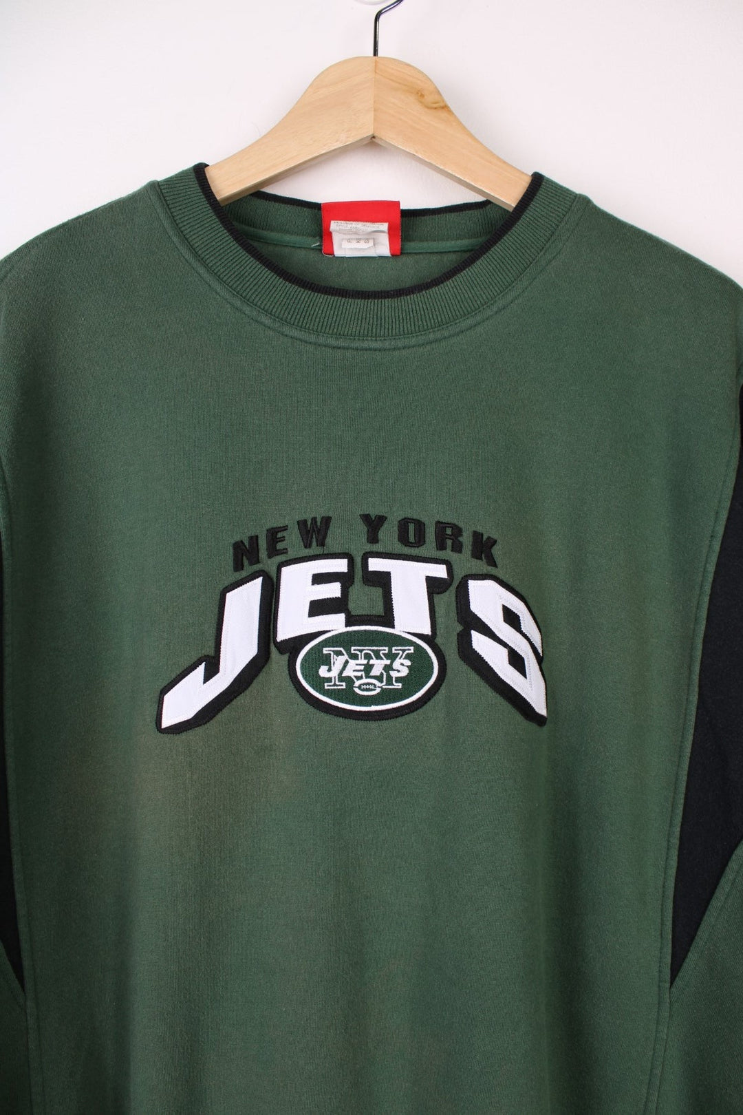 New York Jets  Sweatshirt in a  and black colourway with the teams logo embroidered across the front.