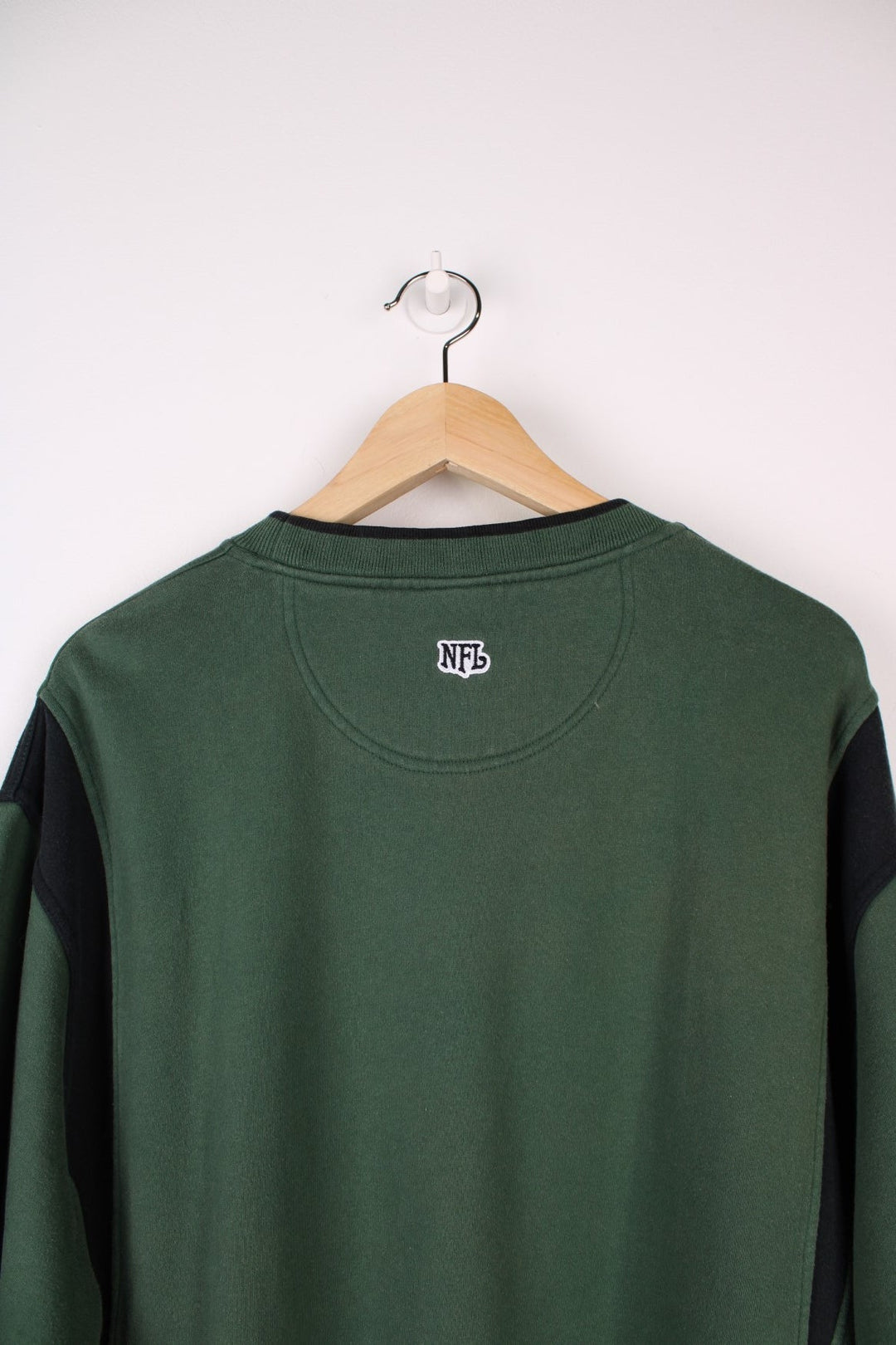 New York Jets  Sweatshirt in a  and black colourway with the teams logo embroidered across the front.