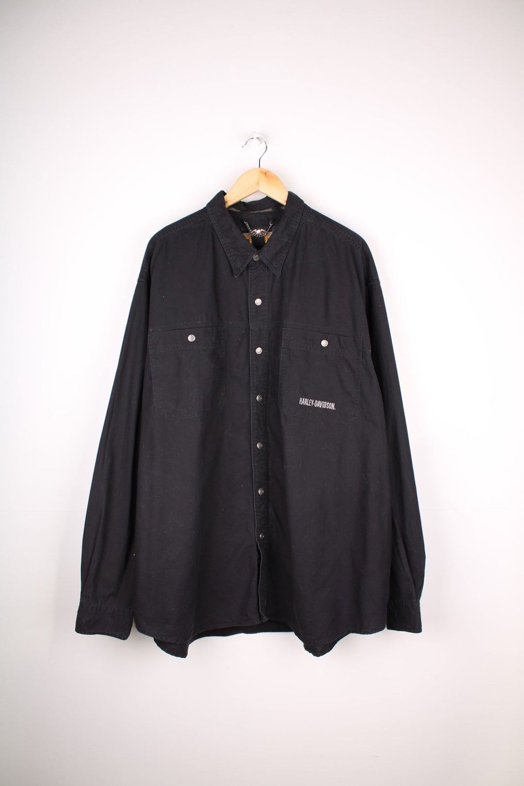 Harley-Davidson Shirt in a black colourway, buttons up, has double chest pockets, and the logo embroidered on the front and back.