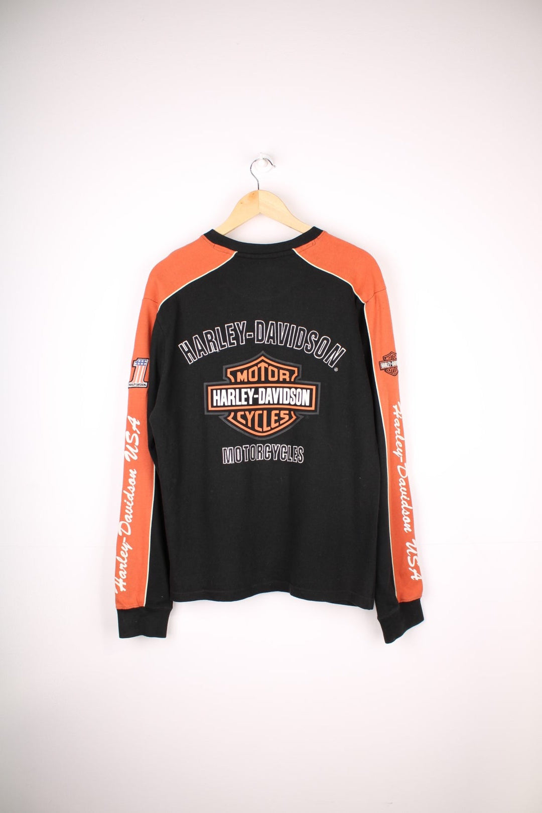  Sweatshirt in a , orange and white colourway, has a v neck collar, quilted lining and the logo embroidered on the front, back and down the sleeves.