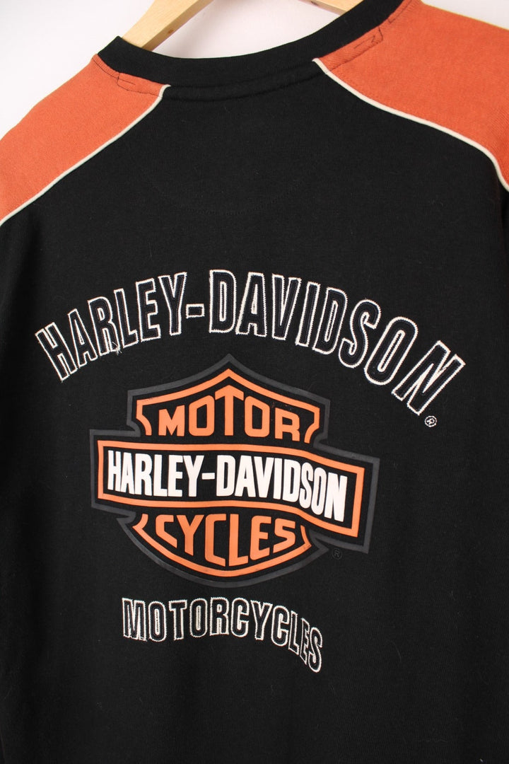  Sweatshirt in a , orange and white colourway, has a v neck collar, quilted lining and the logo embroidered on the front, back and down the sleeves.