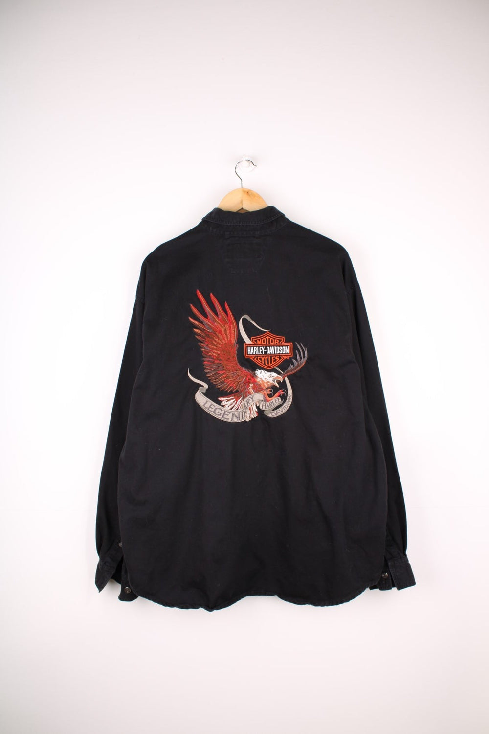  Eagle Shirt in a  colourway, buttons up, has a chest pockets, and the logo embroidered on the front and back as well as screamin eagle graphic.