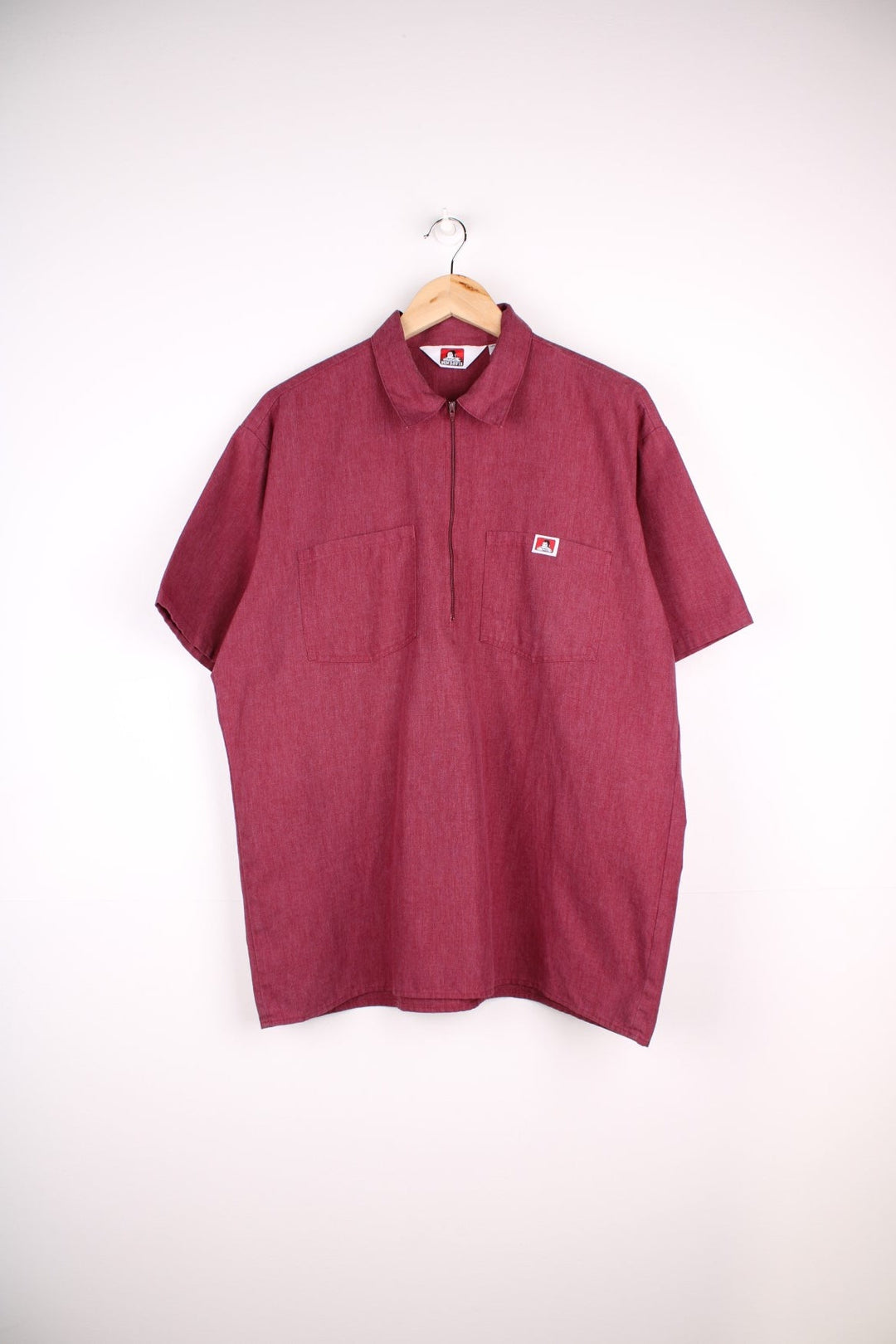 Ben Davis short-sleeved shirt in dark red with 1/2 zip closure, two pockets and a small embroidered monkey logo patch.