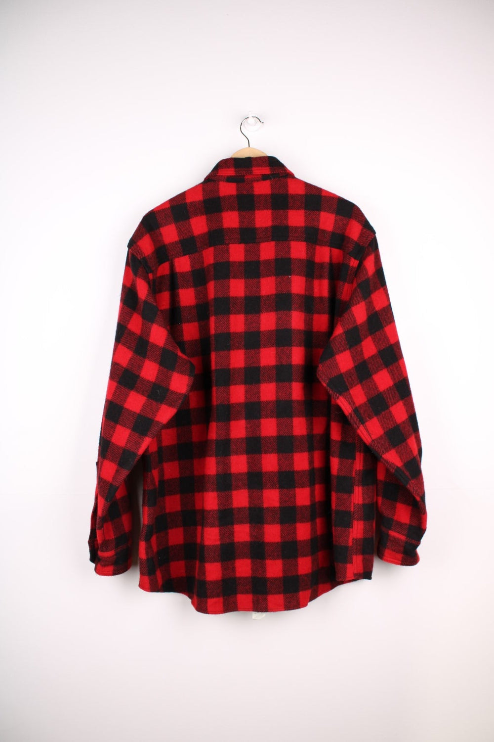  overshirt in  and black check with button closure and two buttoned pockets.