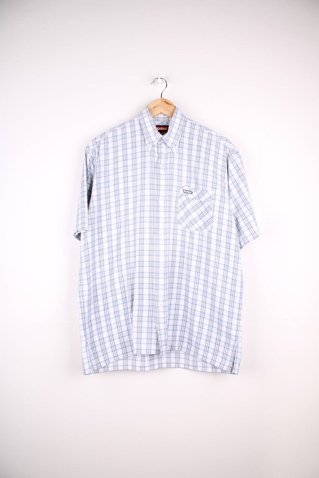 Kickers short-sleeved button-down shirt in blue and white check with button closure, one pocket and an embroidered logo on the chest.