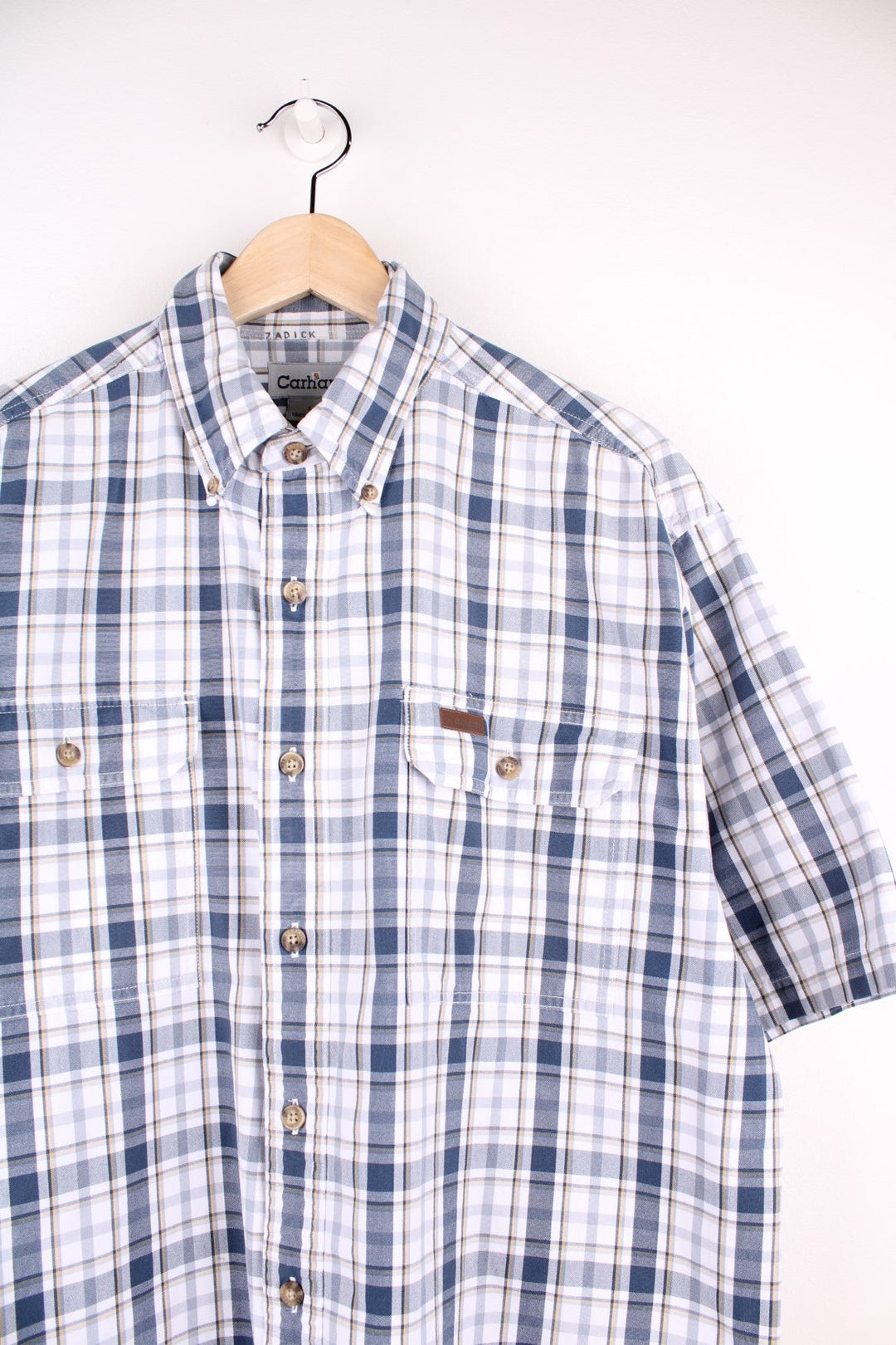 Carhartt short-sleeved shirt in Blue check with two pockets and button closure.