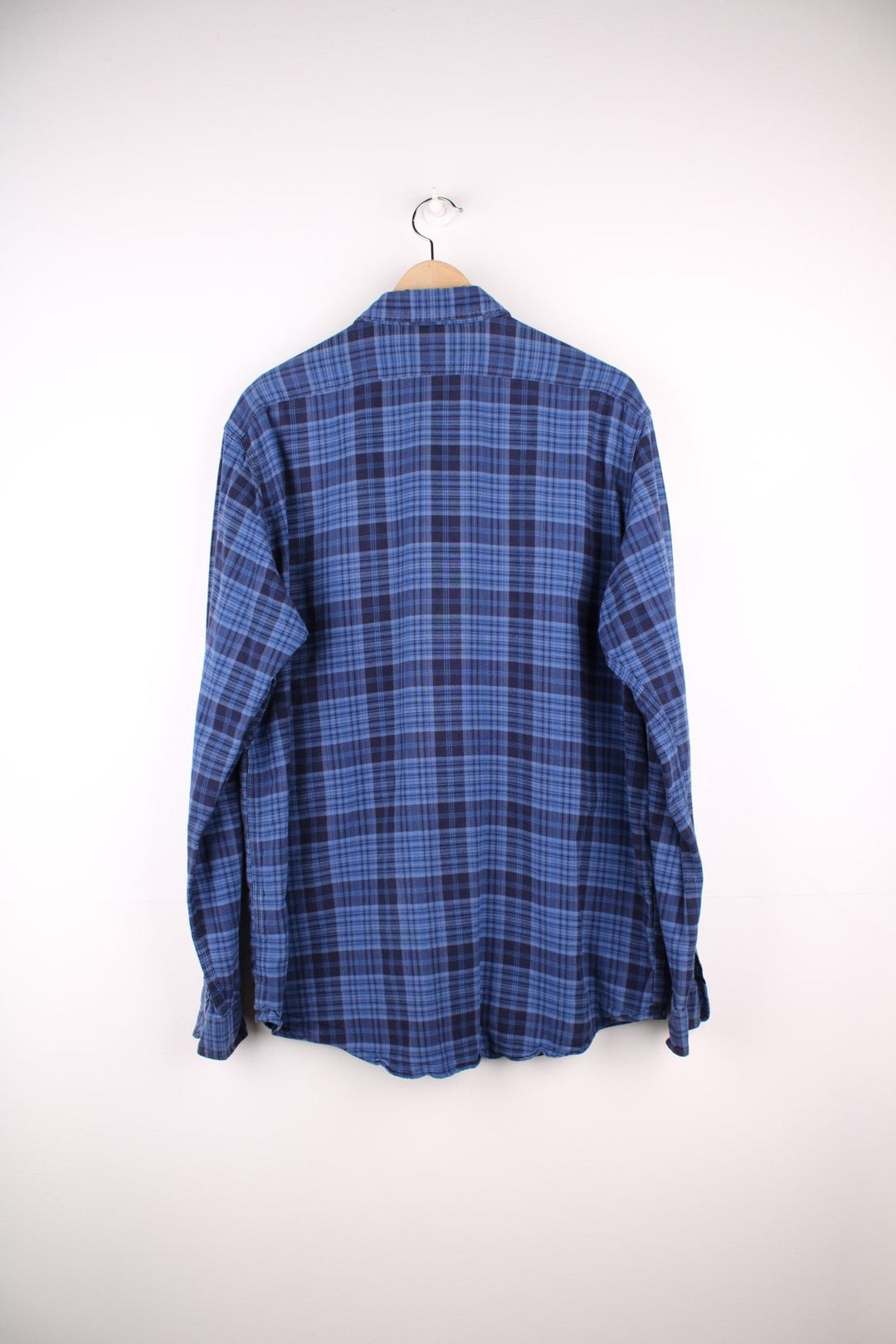 Ralph Lauren shirt in Blue check with two pockets and button closure.