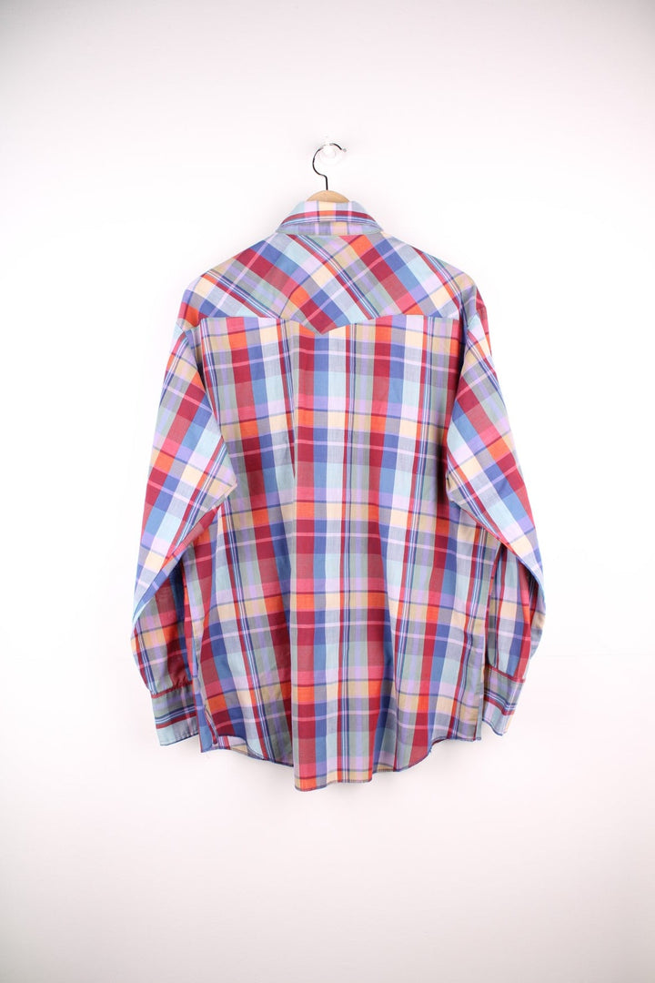 Wrangler western shirt in blue, red, yellow, and green check with two pockets and pearl-effect snap closure.