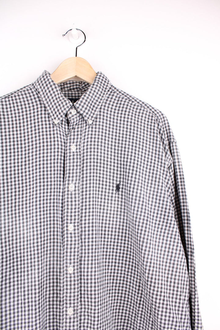 Ralph Lauren shirt in Grey check with two pockets and button closure.