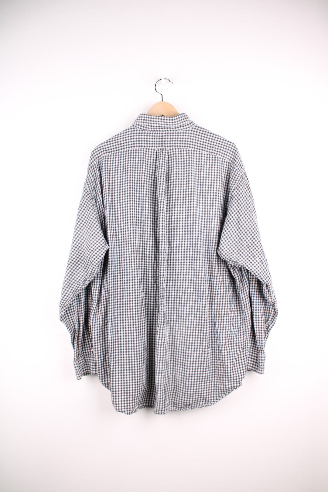 Ralph Lauren shirt in Grey check with two pockets and button closure.