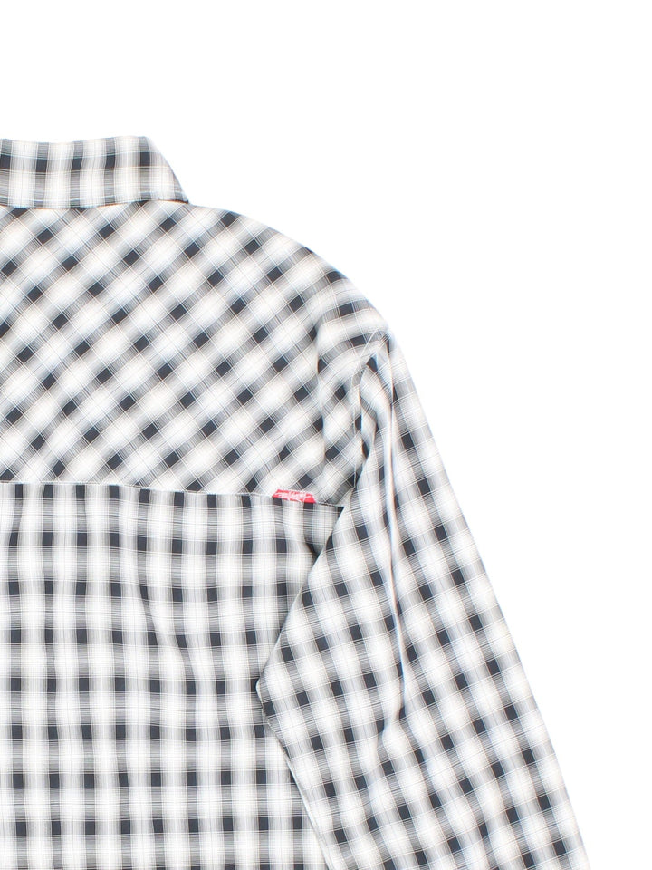 Billabong Checkered Shirt in a white and black colourway, button up and has a chest pocket with the logo embroidered on the front and left sleeve.