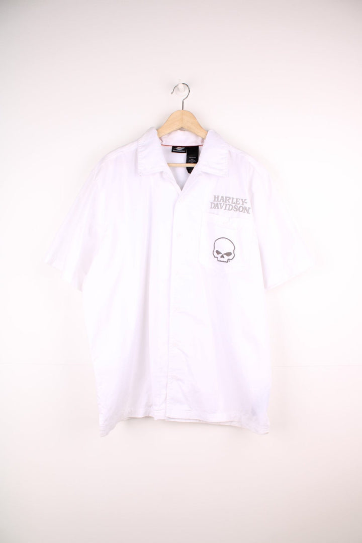 Harley Davidson short sleeve skull shirt. Features chest pocket as well as embroidered logo and skull feature.