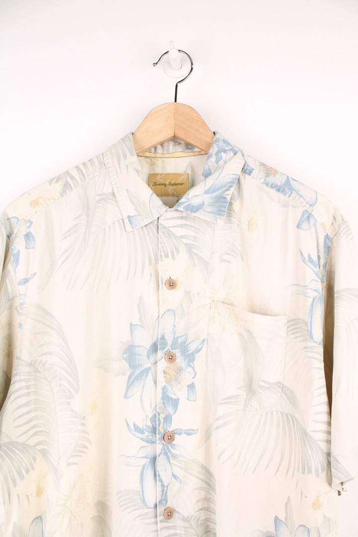 Vintage Tommy Bahama button through floral hawaiian shirt with chest pocket.