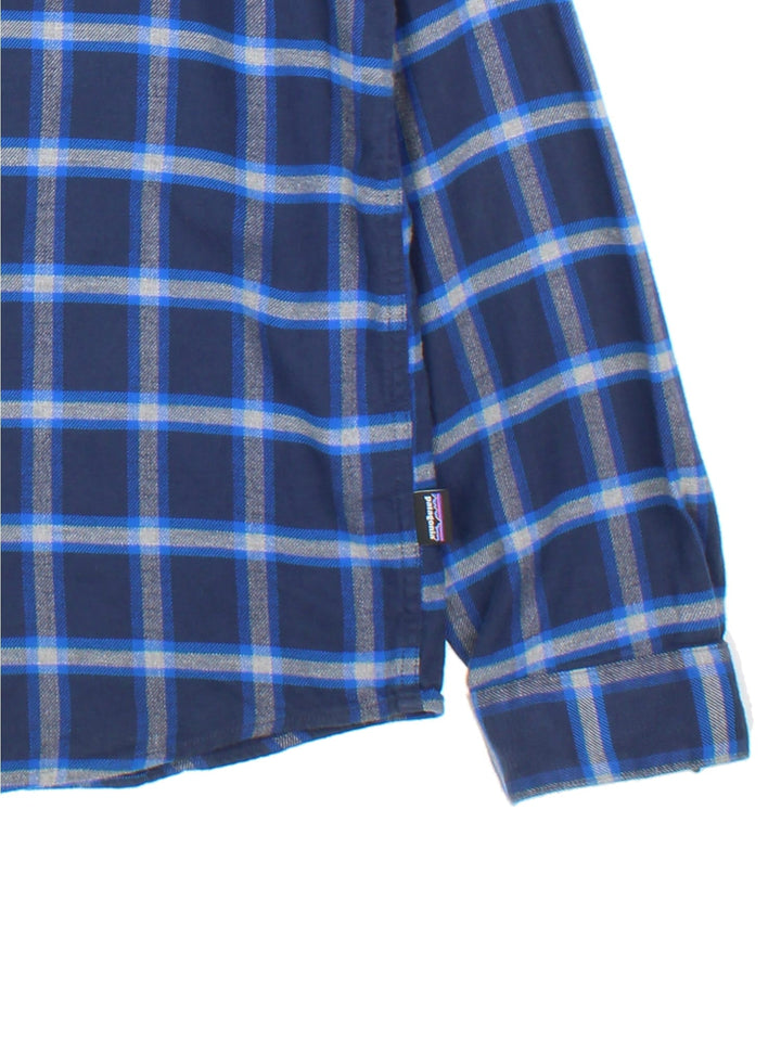 Patagonia Shirt in a blue checked colourway, button up with the logo embroidered on the front.