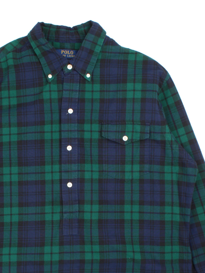 Ralph Lauren Shirt in a green colourway with checked pattern. Button up with pocket on the front.