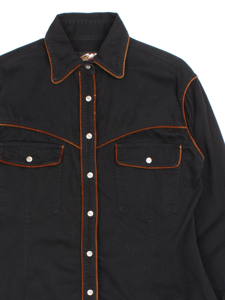 Harley-Davidson Western Shirt in a black colourway with brown detailing. button up with buttoned cuffs and embroidered logo on the back.