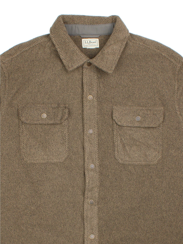 Vintage Flannel Shirt in a brown colourway with light fleck pattern.Button up with two front pockets and patches on the elbows.