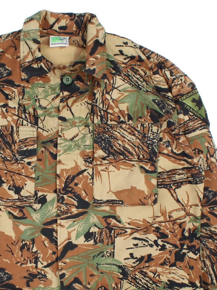 Vintage Green Leaf Camo Jacket in a green colourway. Button up fastening, with front pockets.