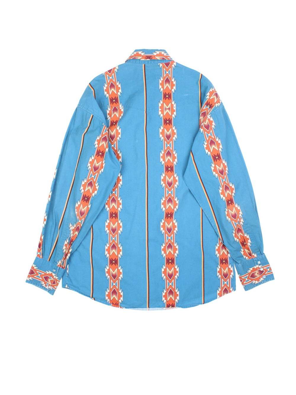 Wrangler Western Shirt in a blue colourway with aztec pattern. Button up with two pockets on the front.