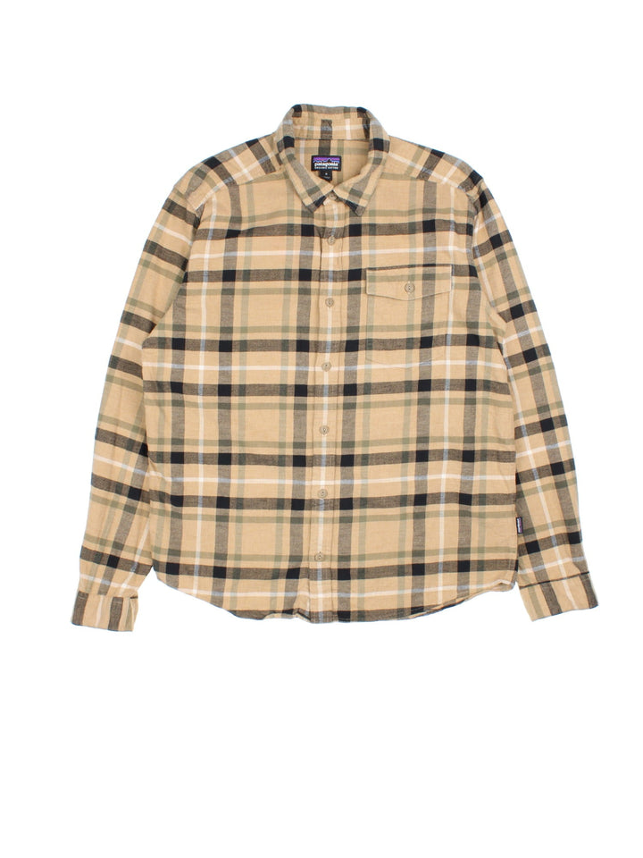 Patagonia Flannel Shirt in a tan colourway with checked pattern. Button up with pocket on the front.