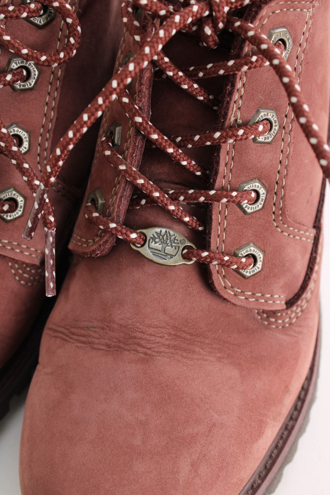 Timberland Nellie Chukka Boats in a brown colourway with the logo embroidered on the side, and has adjustable laces.