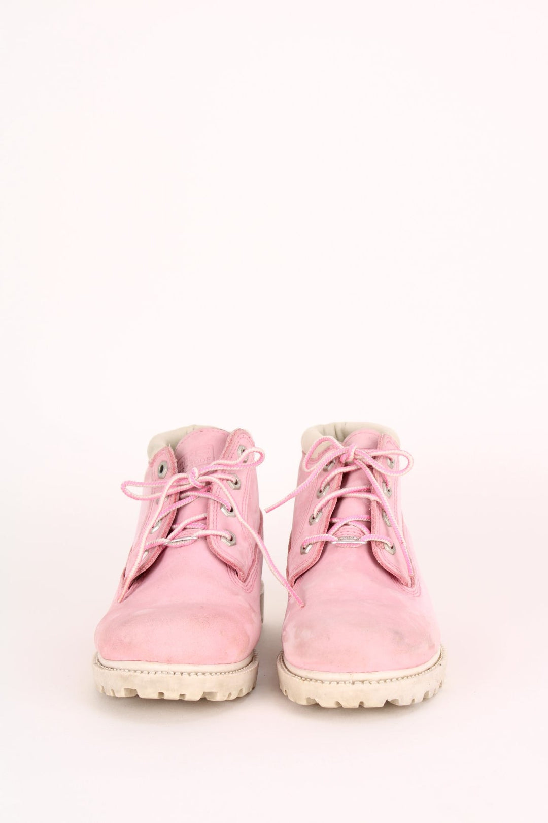 Vintage Timberland Nellie Boots in a pink colourway with the logo embroidered on the side, and has adjustable laces.