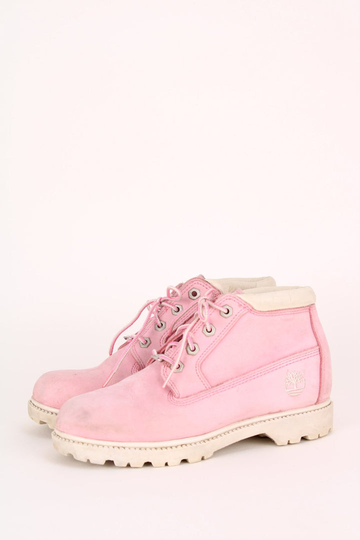 Vintage Timberland Nellie Boots in a pink colourway with the logo embroidered on the side, and has adjustable laces.