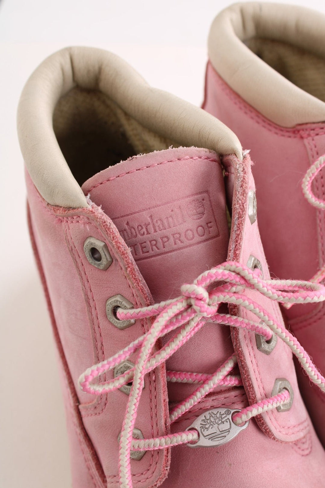 Vintage Timberland Nellie Boots in a pink colourway with the logo embroidered on the side, and has adjustable laces.