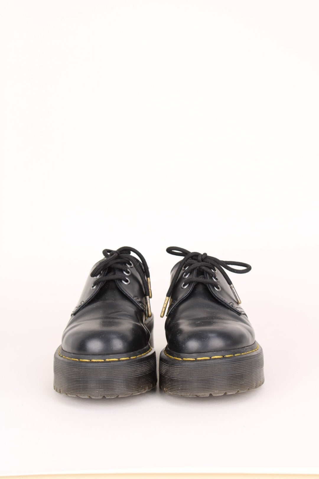 Dr Martens 1461 Boots in a black colourway with a high top sole, and has adjustable laces.