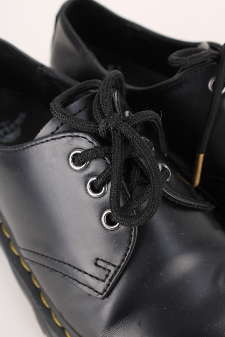 Dr Martens 1461 Boots in a black colourway with a high top sole, and has adjustable laces.