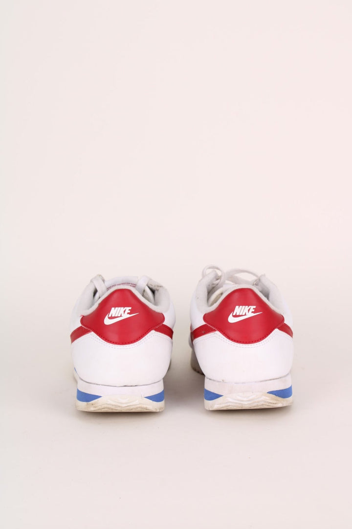 Vintage Nike Classic OG Cortez in a white, red and blue colourway with the swoosh logo embroidered on the sides, and has adjustable laces.