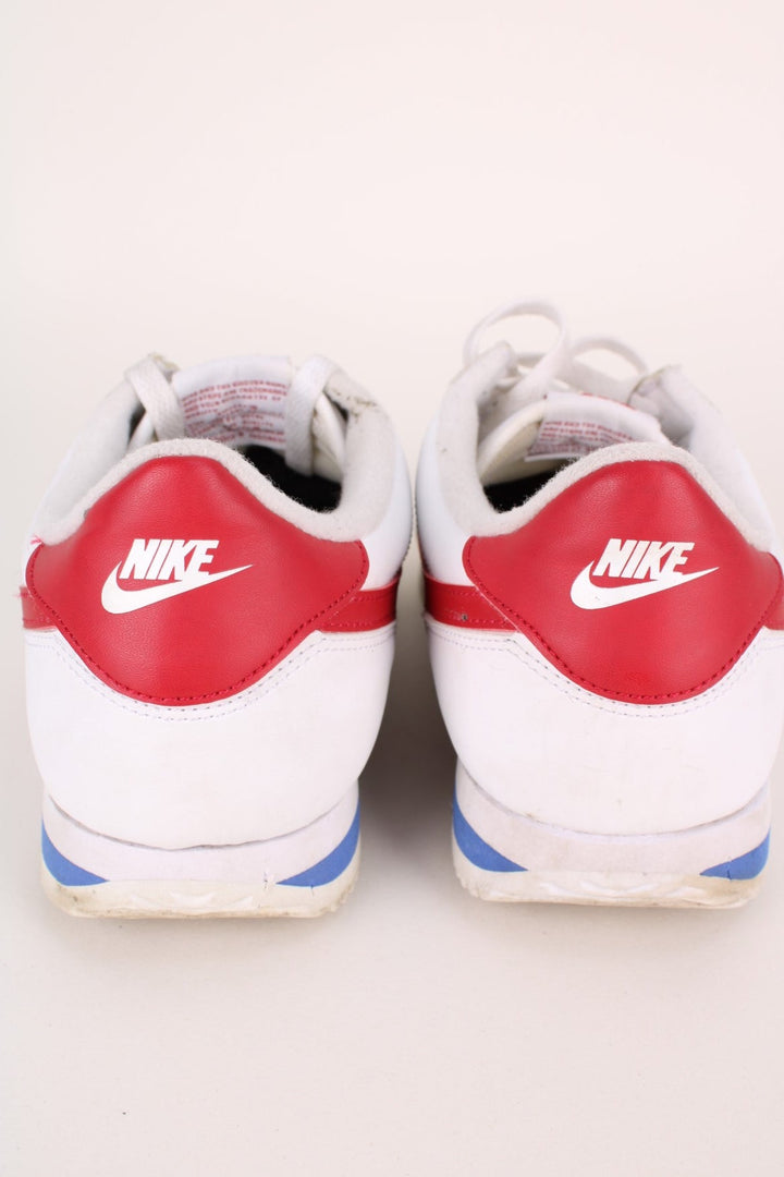 Vintage Nike Classic OG Cortez in a white, red and blue colourway with the swoosh logo embroidered on the sides, and has adjustable laces.