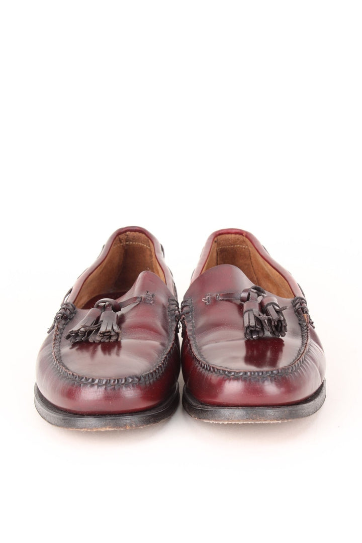 Vintage G.H Bass & Co. Weejuns Loafers in a burgundy red colourway and has tassels feature on the front.