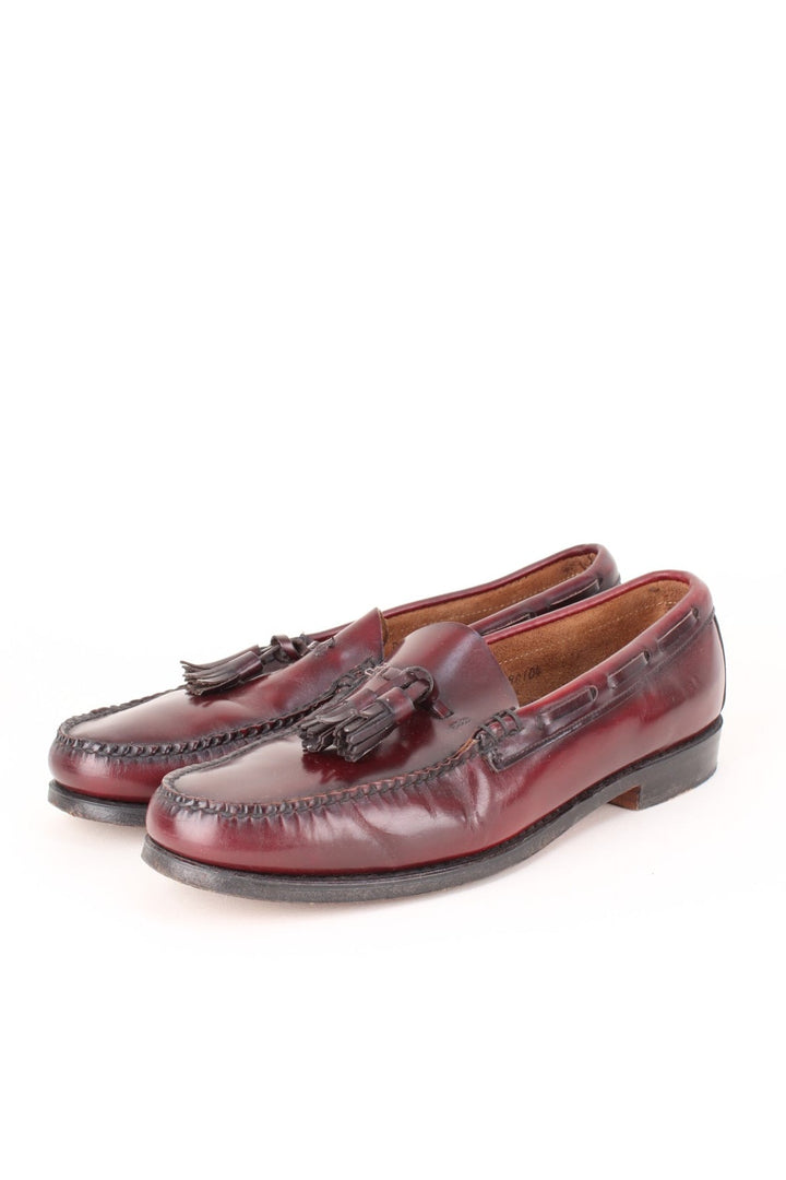 Vintage G.H Bass & Co. Weejuns Loafers in a burgundy red colourway and has tassels feature on the front.