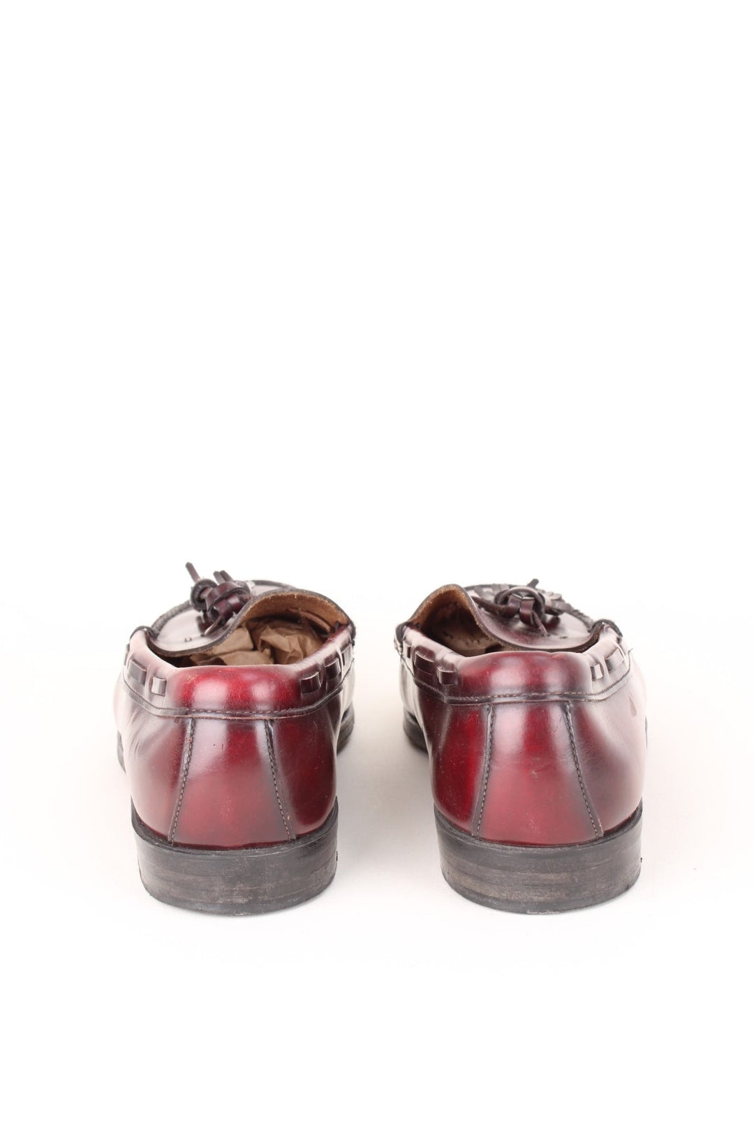 Vintage G.H Bass & Co. Weejuns Loafers in a burgundy red colourway and has tassels feature on the front.