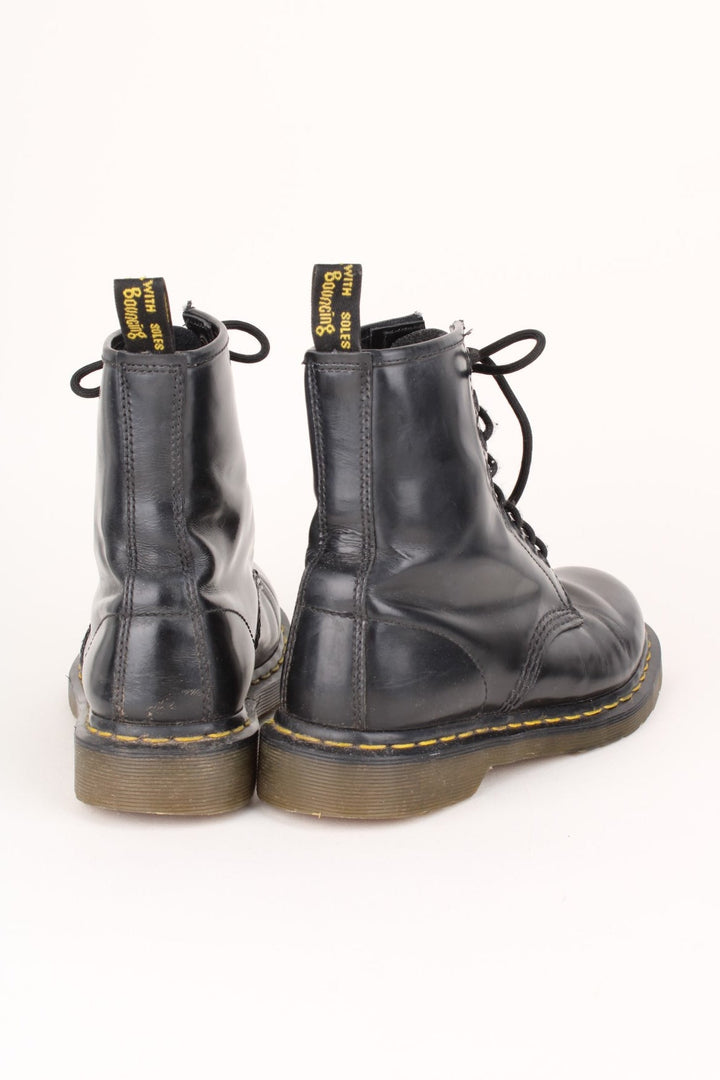 Dr Martens 11822 Boots in a black colourway, high rise boots with adjustable laces.