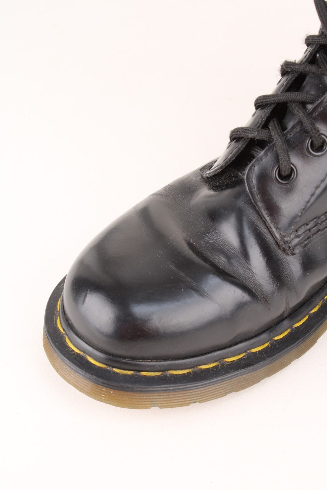 Dr Martens 11822 Boots in a black colourway, high rise boots with adjustable laces.