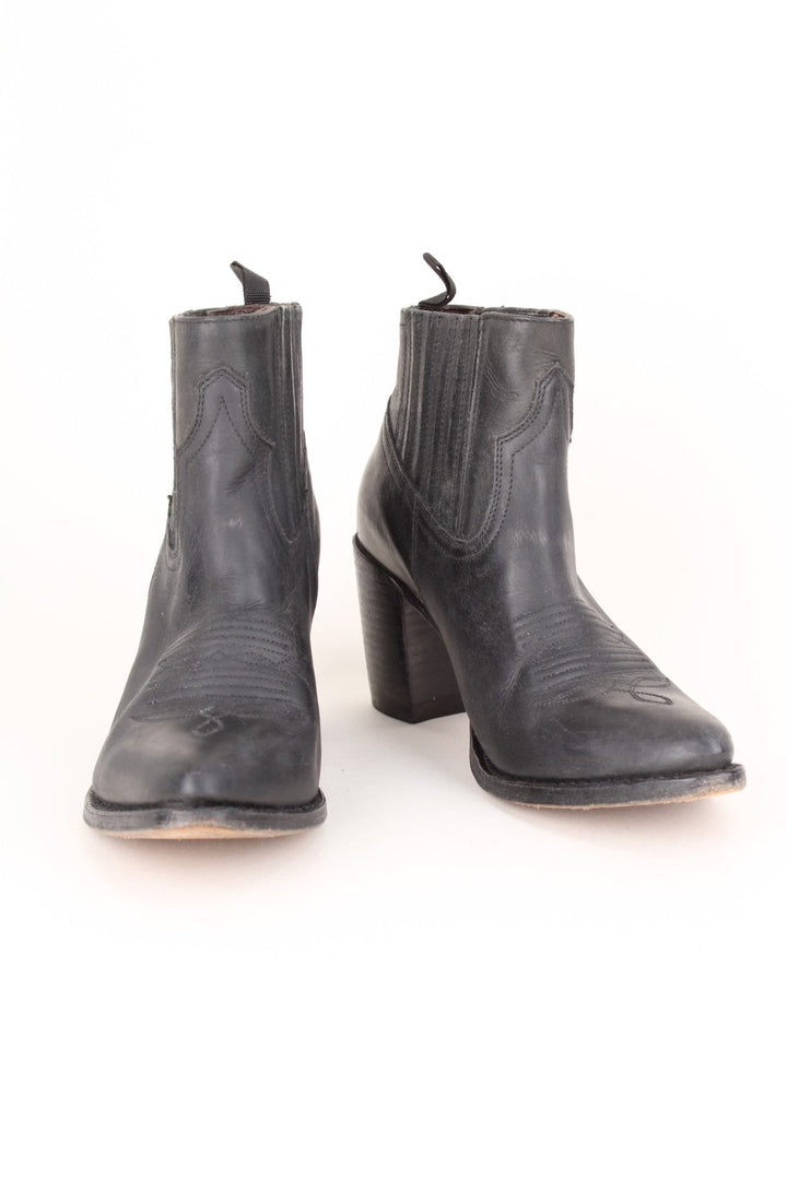 Vintage Sendra Western Boots in a black colourway with embroidered patterns on the front and going up the sides.