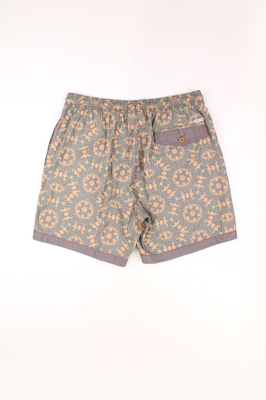 Vintage Quiksilver Shorts in a green, yellow and brown patterned colourway, adjustable waist, and has the logo embroidered on the front and back. 